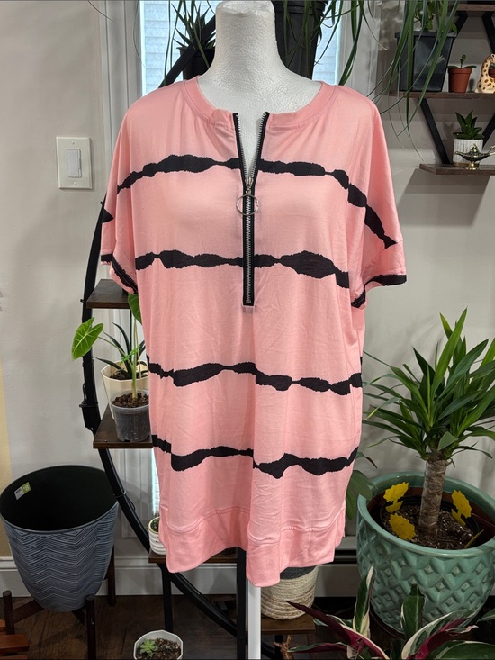 Unbranded Tops - Women’s Pink Striped Zip Front Top size XL